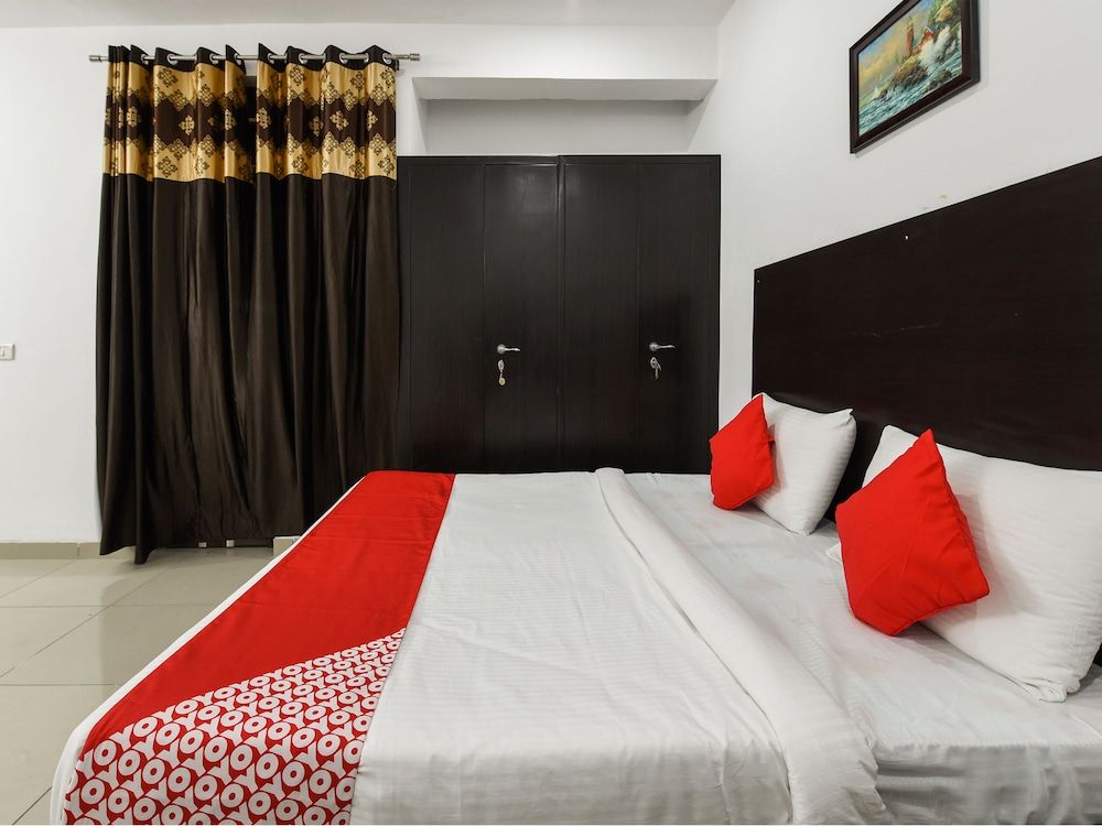 OYO 13025 Petals Inn Standard Room 9