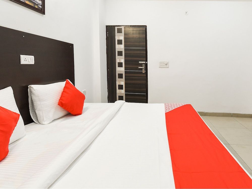 OYO 13025 Petals Inn Standard Room 15