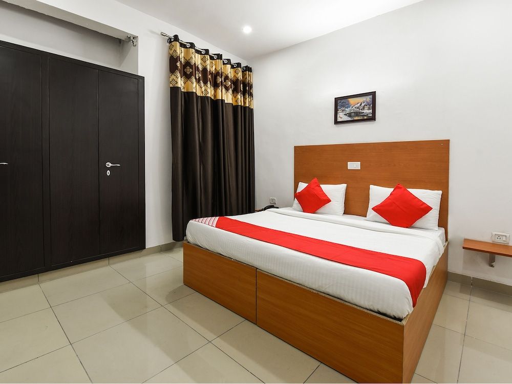 OYO 13025 Petals Inn Standard Room 3