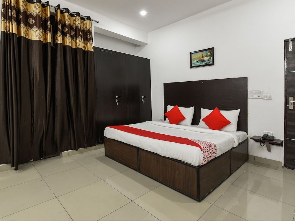 OYO 13025 Petals Inn Standard Room 12