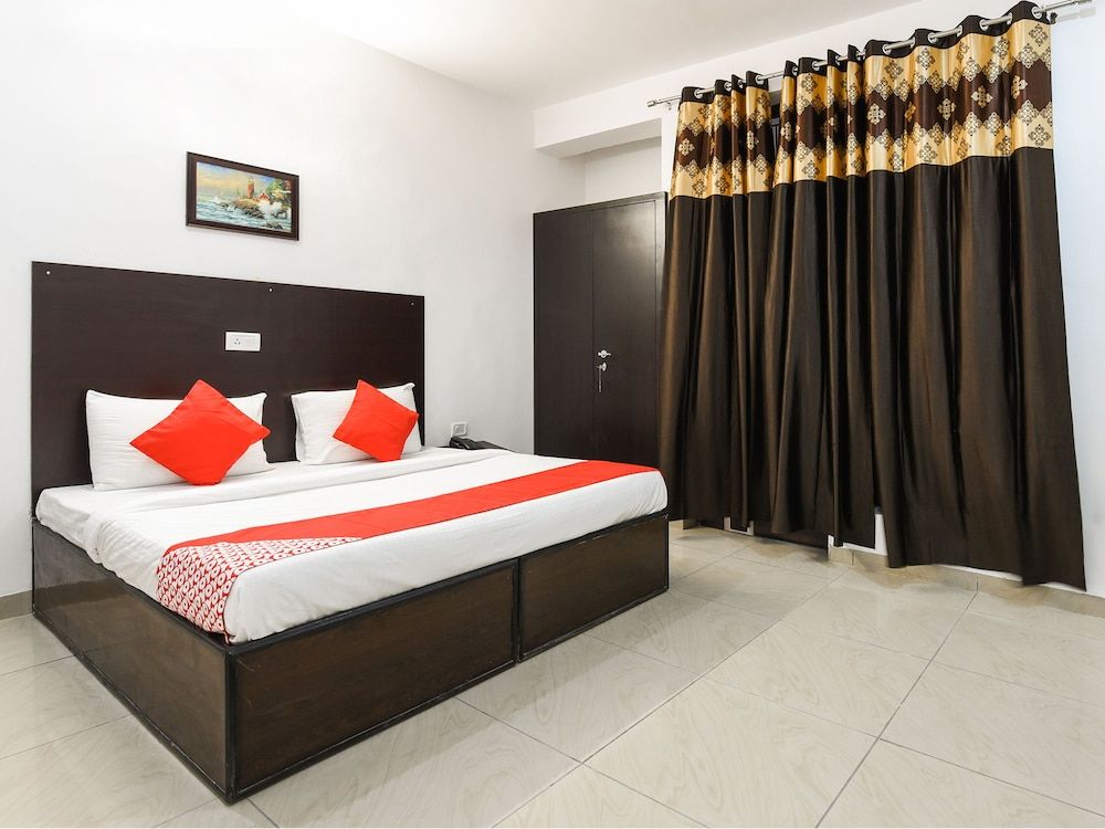 OYO 13025 Petals Inn Standard Room 17