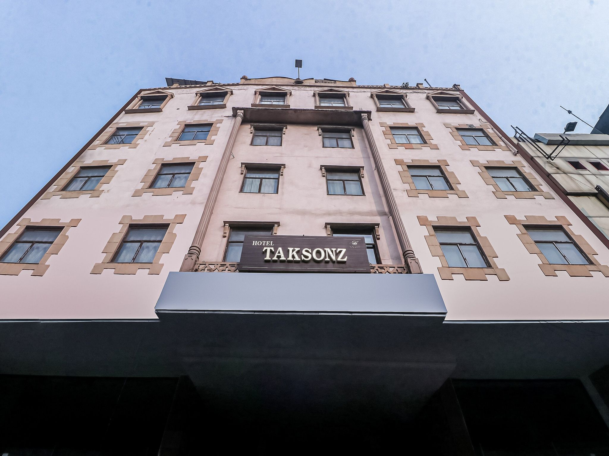 undefined Townhouse Hotel Taksonz 2