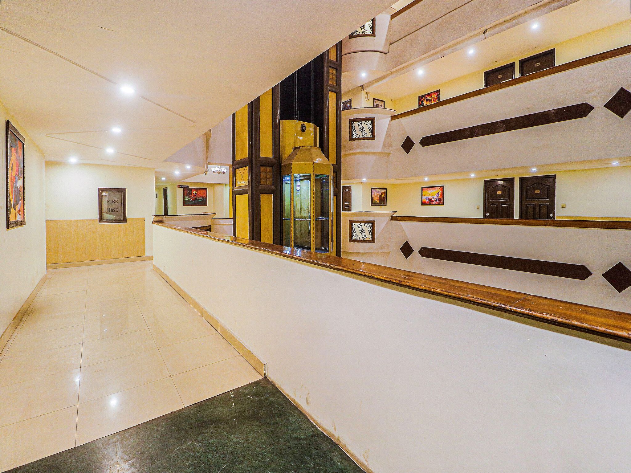 undefined Townhouse Hotel Taksonz 6