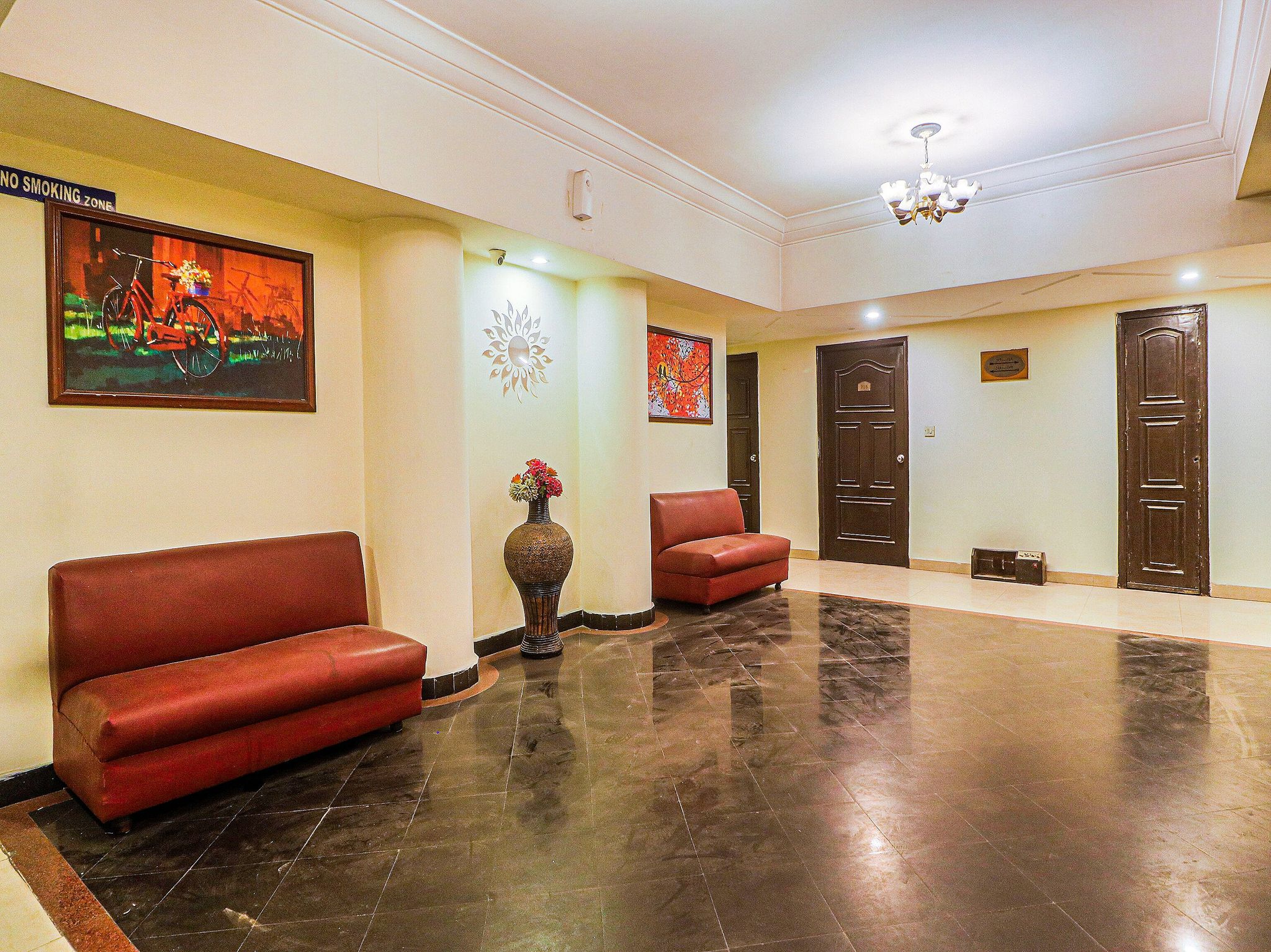 undefined Townhouse Hotel Taksonz 7