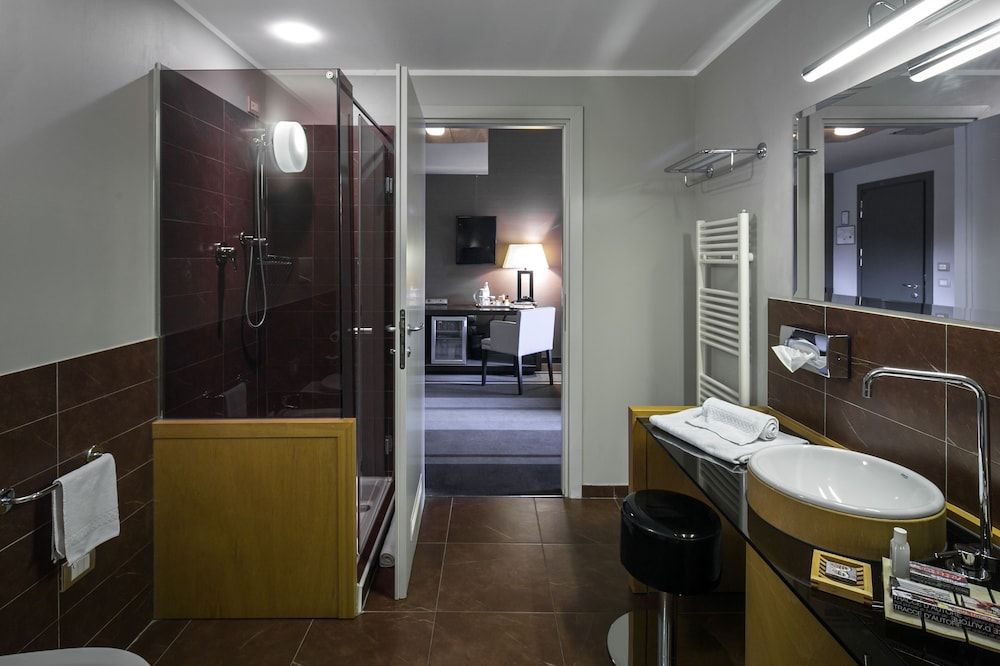 Admiral Park Hotel Family Room 4