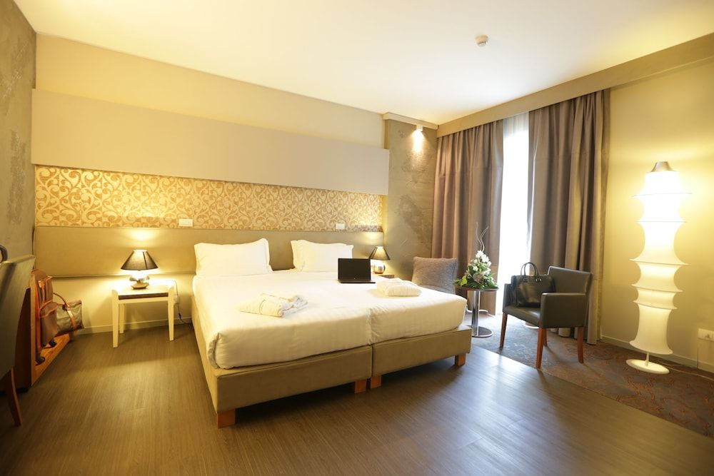 Admiral Park Hotel Junior Suite, 1 King Bed 2