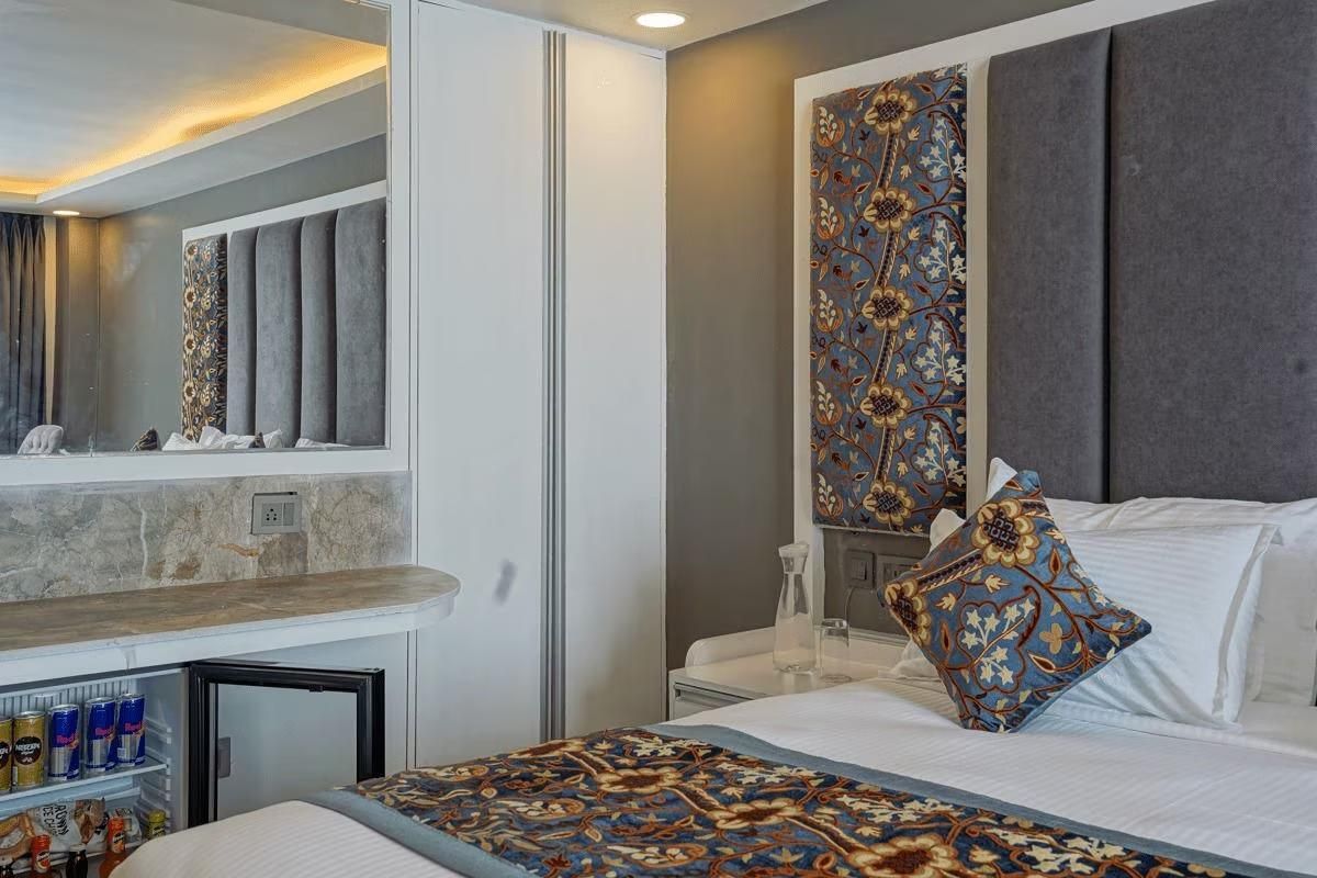 Hilltop Gulmarg Presidential suite room  2