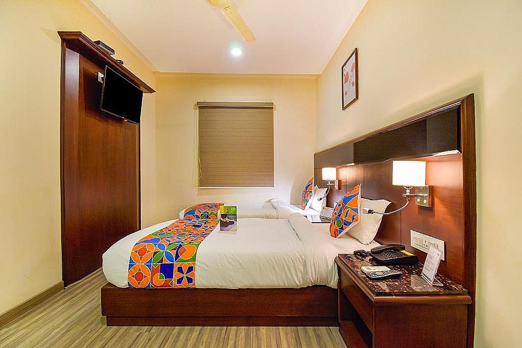 FabHotel Eco Stay - Fully Vaccinated Staff Deluxe Room 4