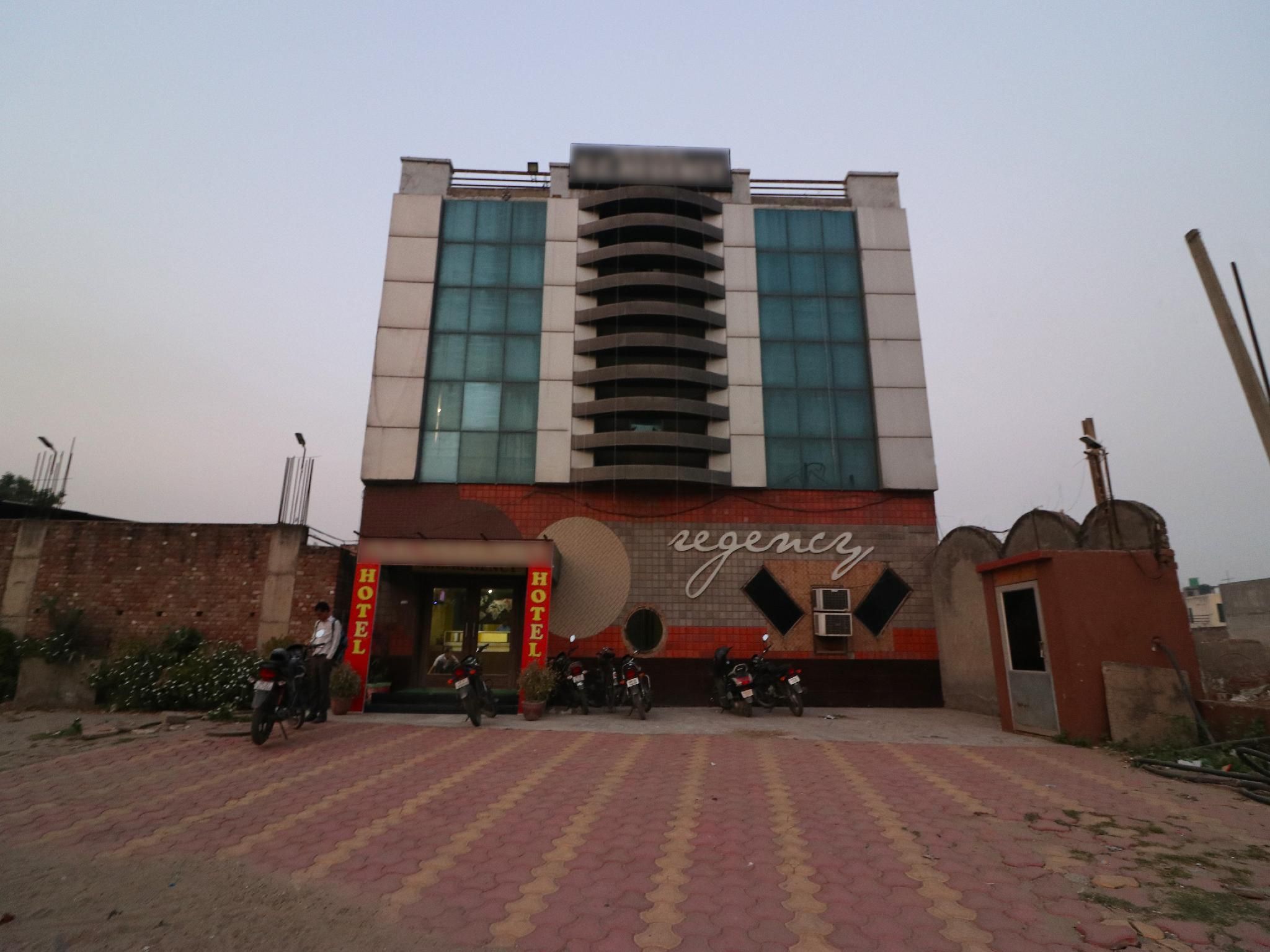 undefined G C Regency 8