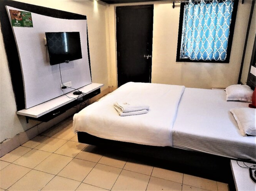 Super Deluxe Family Room