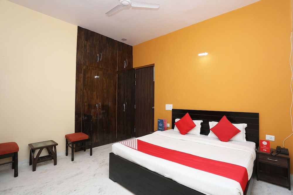 Capital O 30956 Moon Light Double or Twin Room 3