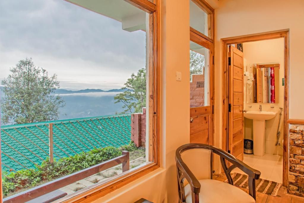 Yak and Yeti Inn Premium Room with Balcony 3