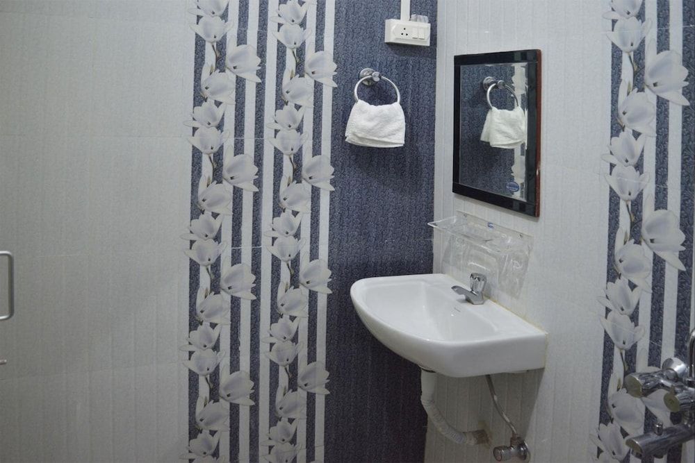 Hotel Value Deluxe Double Room 4