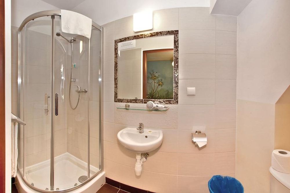 Castle Inn Standard Double Room 6