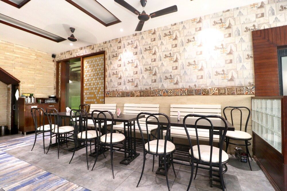 undefined OYO 37860 Hotel Batra 4