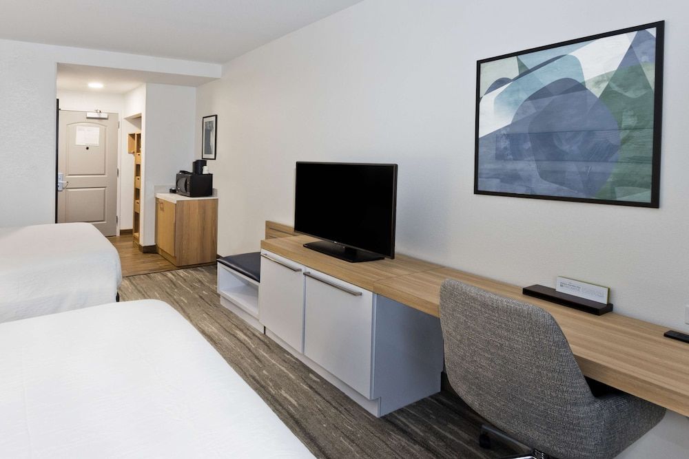 Room, 2 Queen Beds, Bathtub (Hearing Accessible)