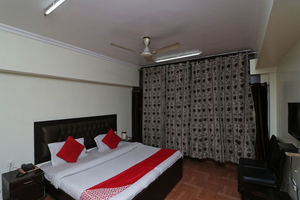 OYO 29660 Hotel Vardhman Classic Double or Twin Room 2