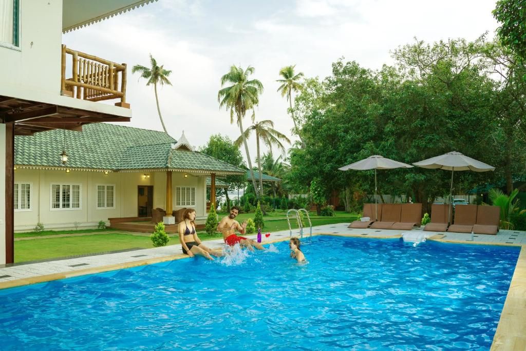 Cyrus Resort King Room with Lake View 6