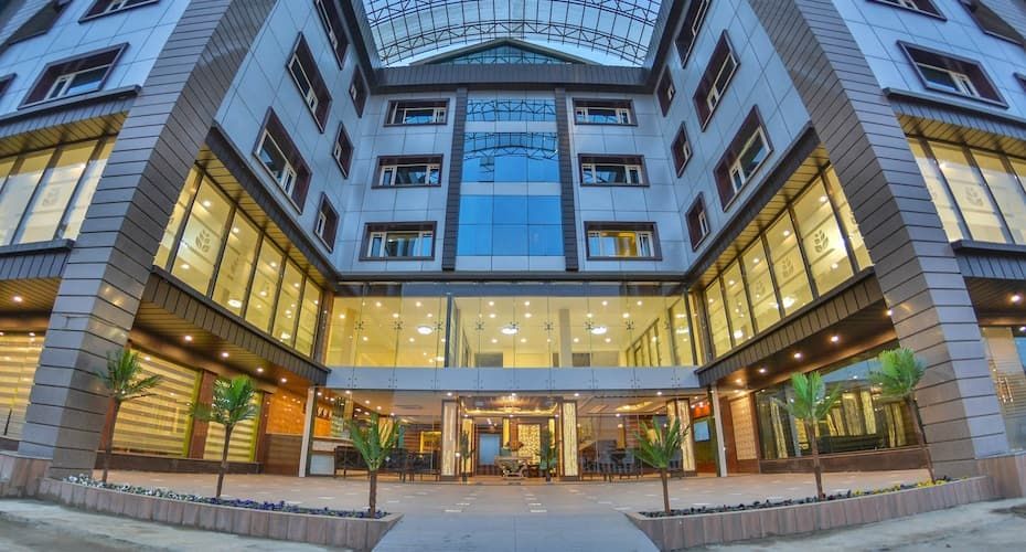 undefined Hotel Six Seasons 6