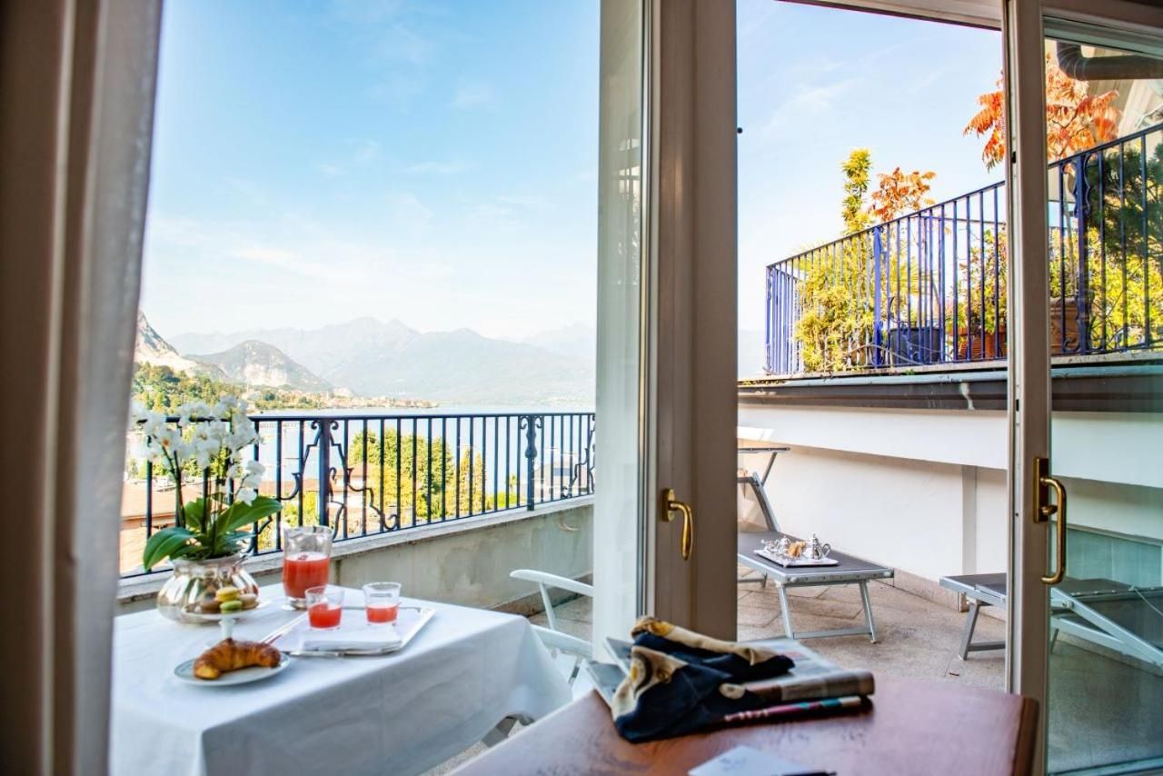 Double or Twin Room with Lake View