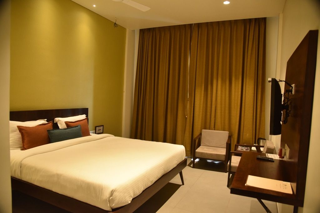 THE GRAND DAKSH Mansingh Inn Somnath Comfort AC 2