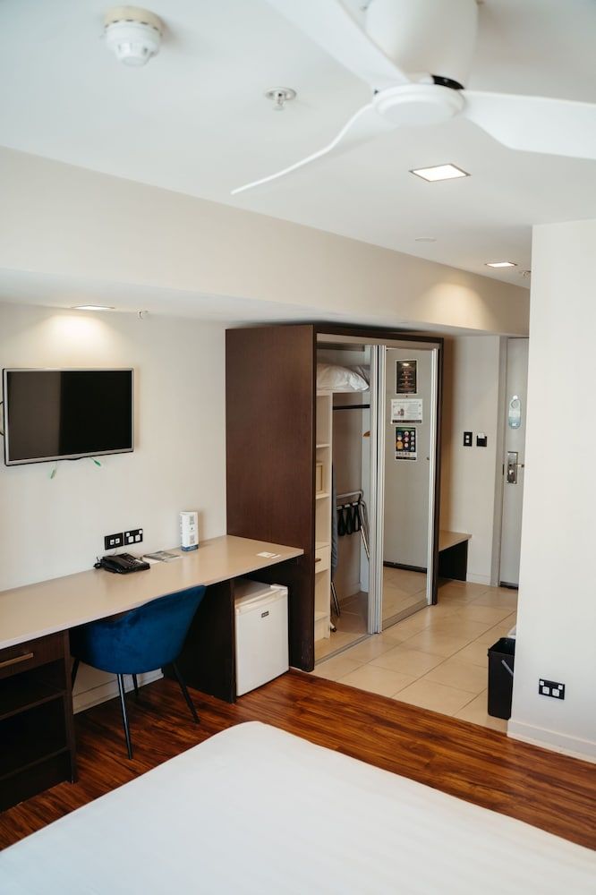 Auckland City Hotel Standard Room, 1 Queen Bed 5