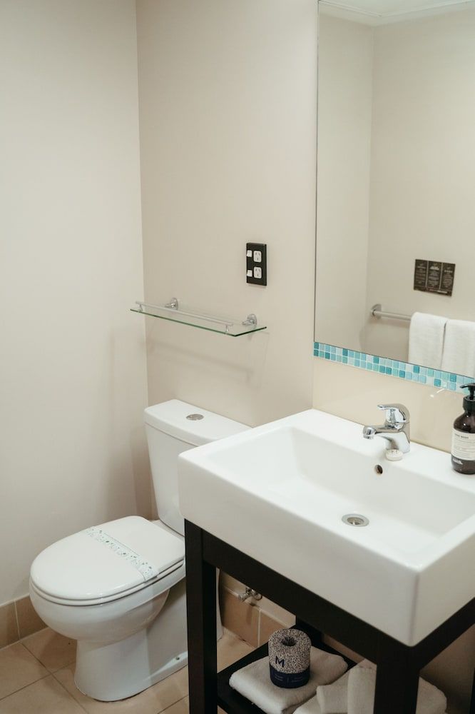 Auckland City Hotel Standard Room, 1 Queen Bed 3