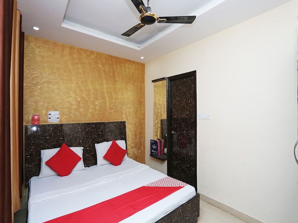 OYO 28440 Mk Hotel And Restaurant Double or Twin Room 5