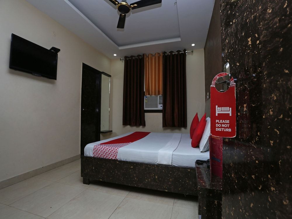 OYO 28440 Mk Hotel And Restaurant Double or Twin Room 13