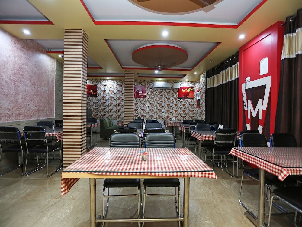 undefined OYO 28440 Mk Hotel And Restaurant 10
