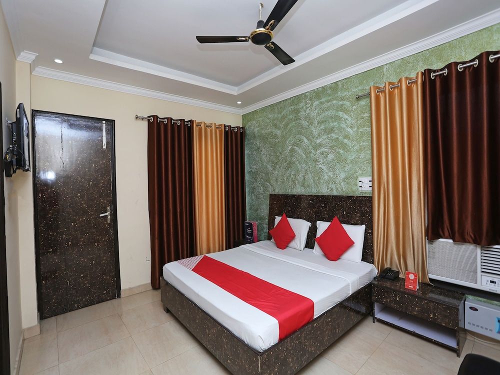 OYO 28440 Mk Hotel And Restaurant Double or Twin Room