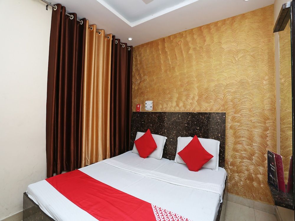 OYO 28440 Mk Hotel And Restaurant Double or Twin Room 8