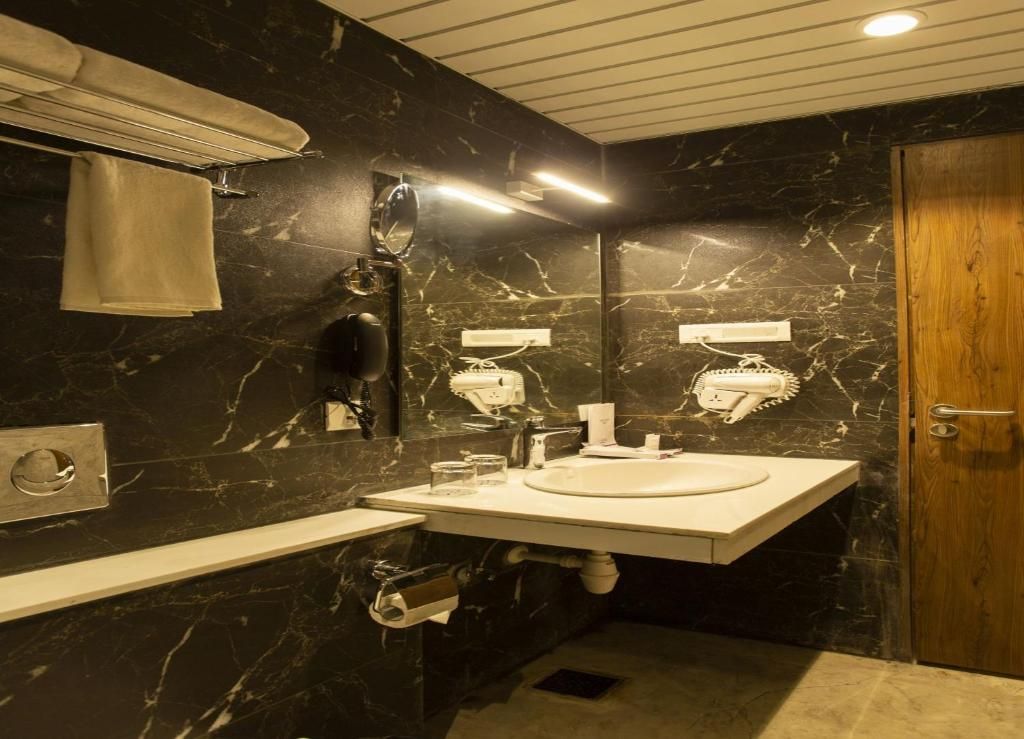 Sarovar Portico, Somnath Superior Double Room 12