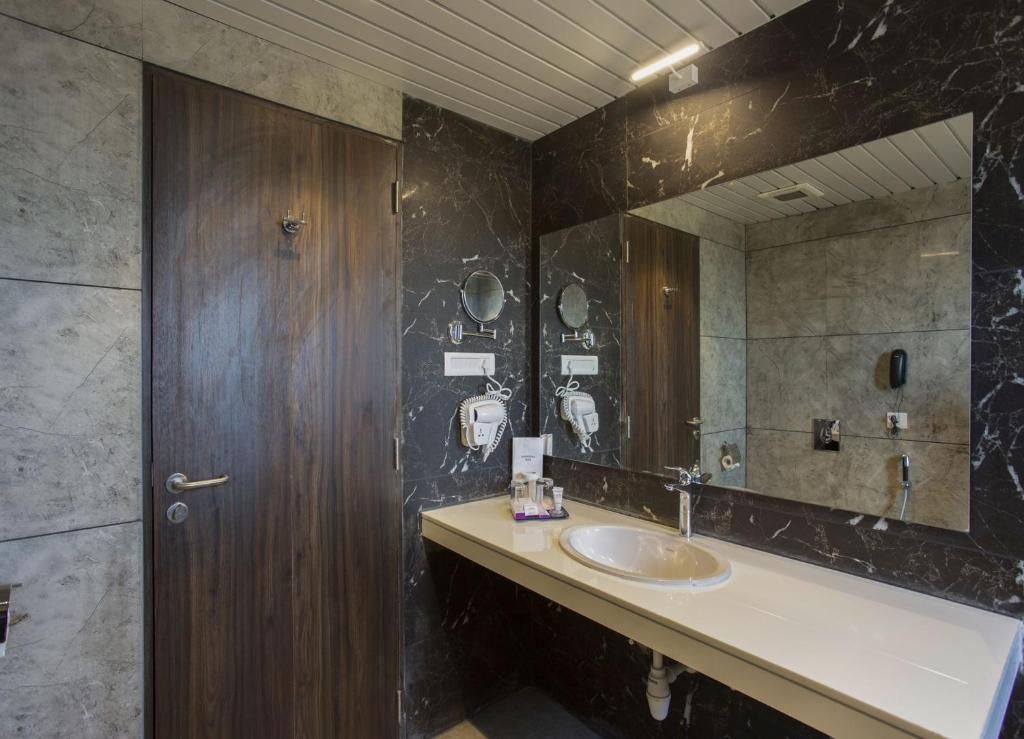 Sarovar Portico, Somnath Executive Double or Twin Room 12