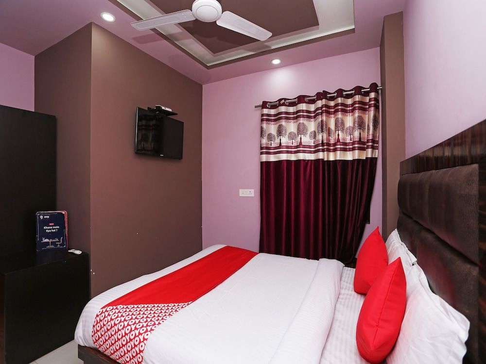 OYO 27700 The Better Inn Double or Twin Room 4