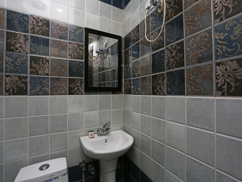 OYO 27700 The Better Inn Double or Twin Room 6