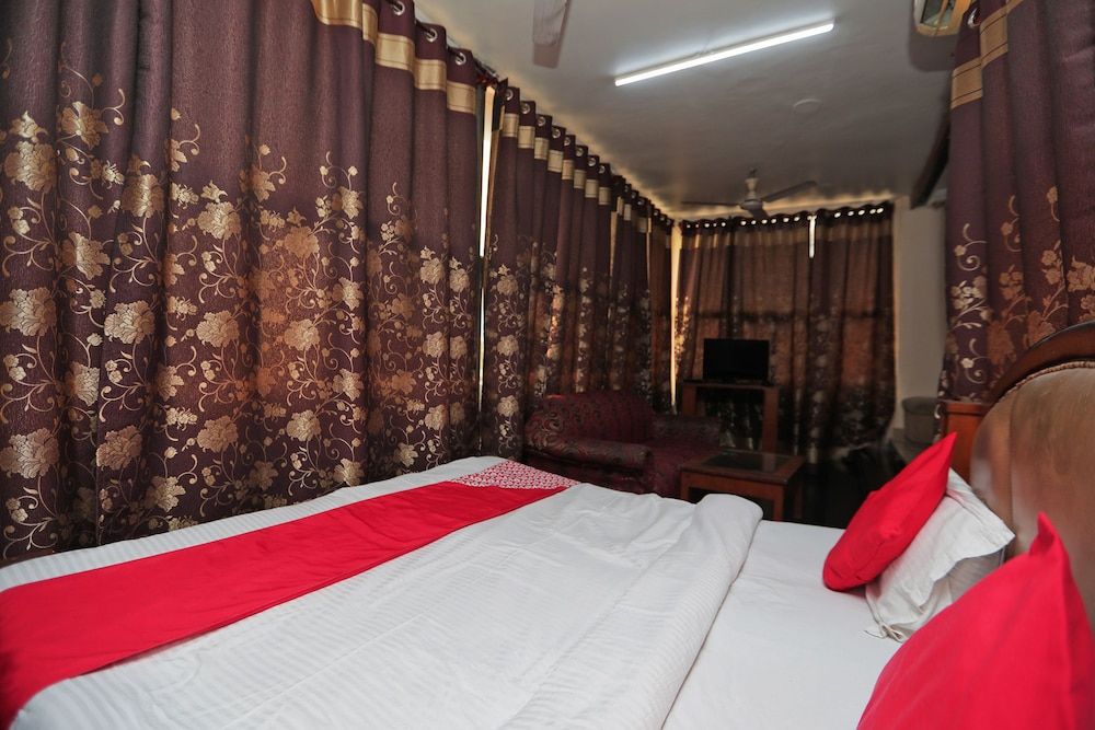 OYO 29807 Hotel The City Heart Deluxe Double or Twin Room 2