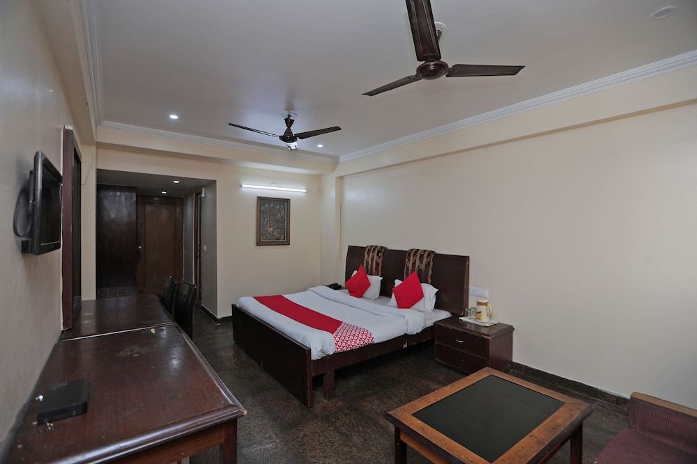 OYO 29807 Hotel The City Heart Deluxe Double or Twin Room 4