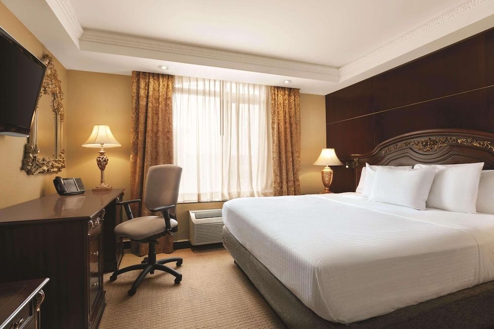 undefined Radisson Hotel Toronto Airport West 6