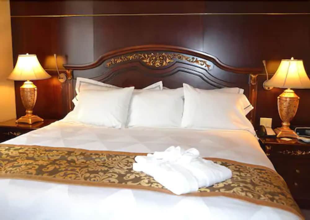 undefined Radisson Hotel Toronto Airport West 7