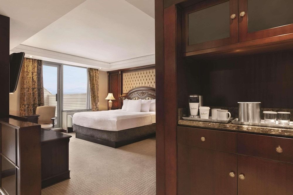 undefined Radisson Hotel Toronto Airport West 2