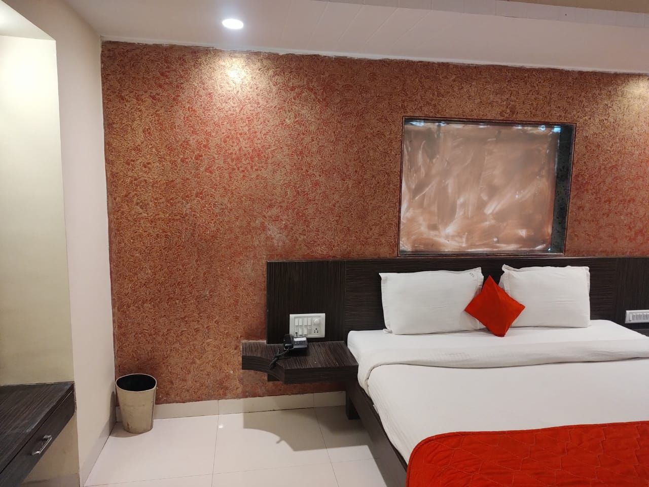 Fortuna Deluxe AC Room