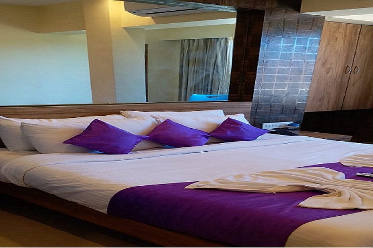 Fortuna Deluxe AC Room