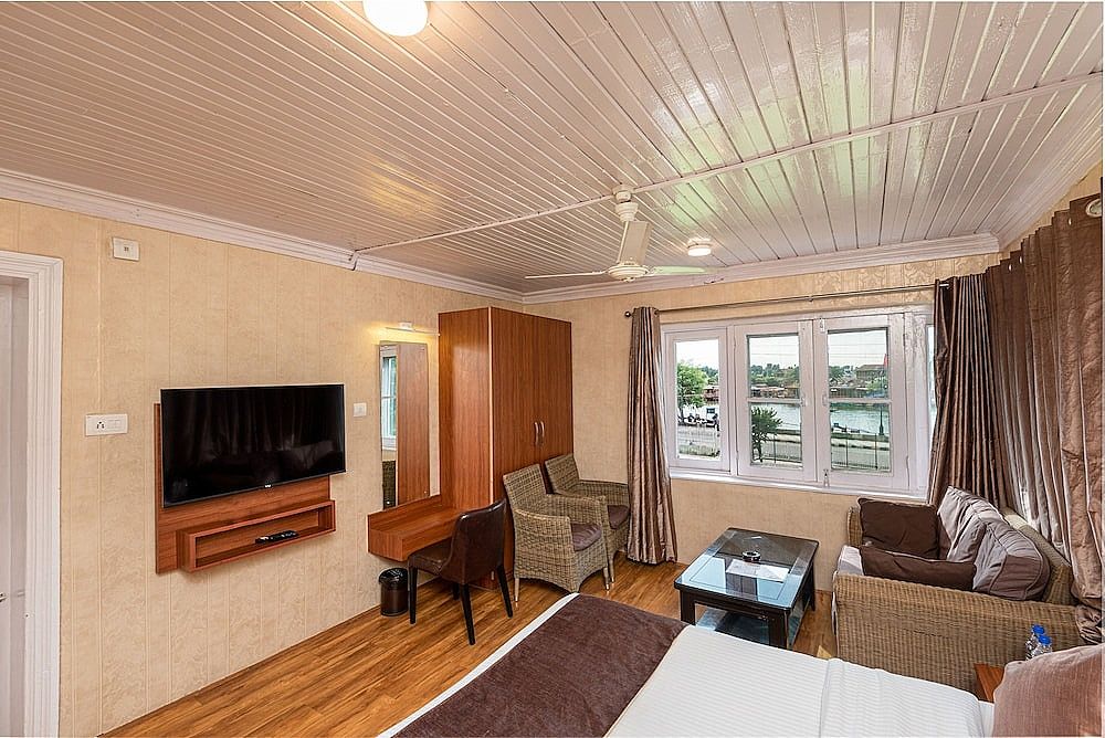 Hotel Grand Boulevard Srinagar Executive Room 12