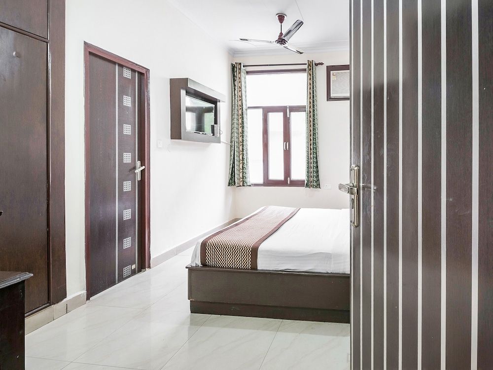 Capital O 15929 Comfort Residency Standard Room 7