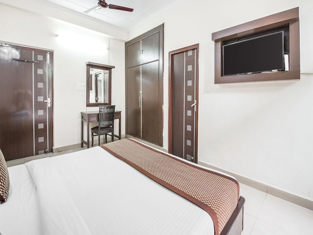 Capital O 15929 Comfort Residency Standard Room 8