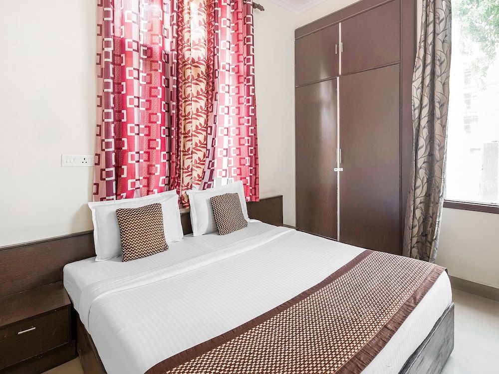 Capital O 15929 Comfort Residency Standard Room 4