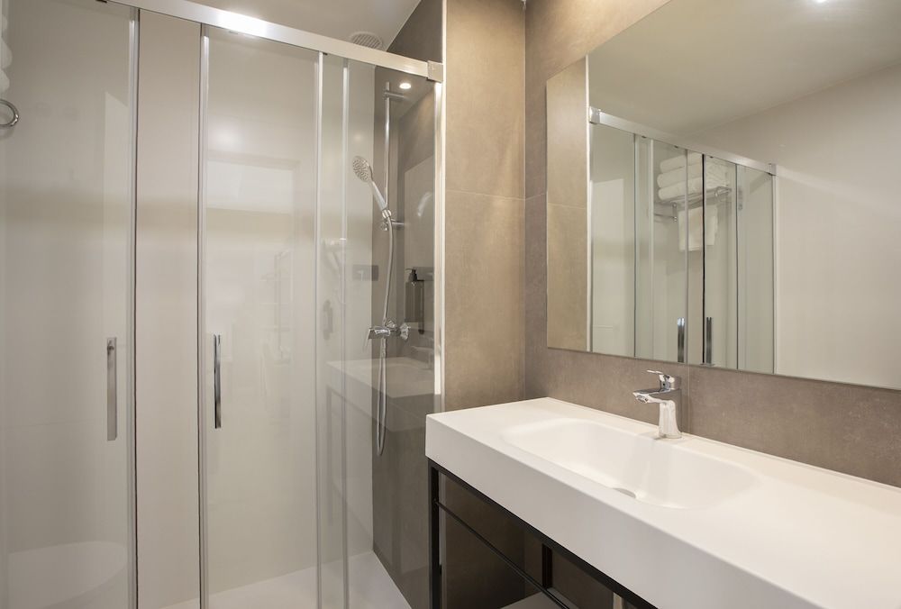 Hotel Porcel Ganivet Double or Twin Room 9