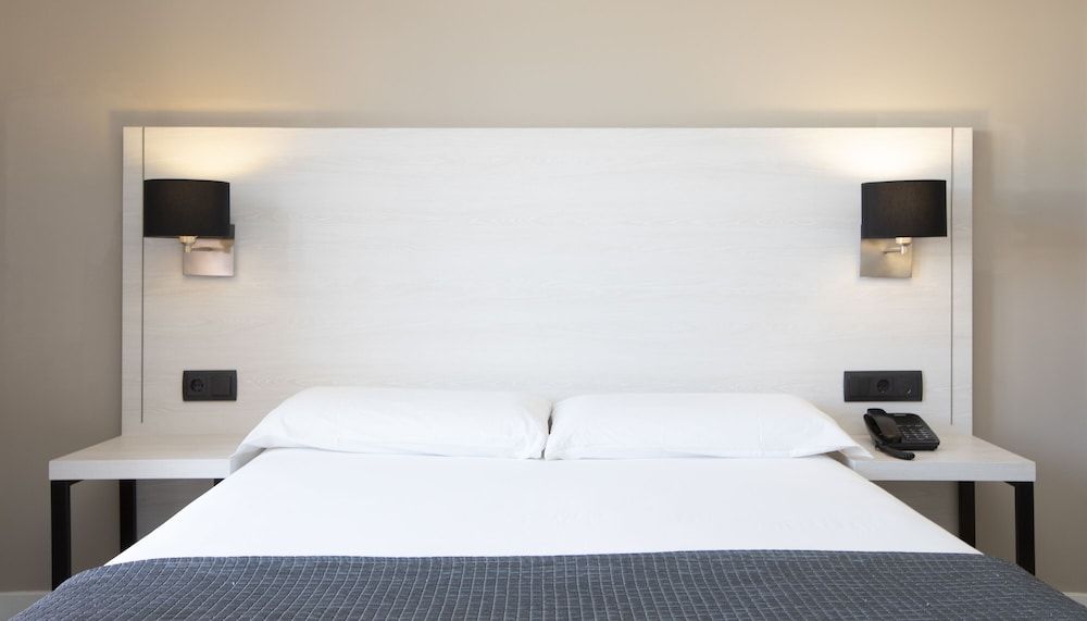 Hotel Porcel Ganivet Double or Twin Room 5