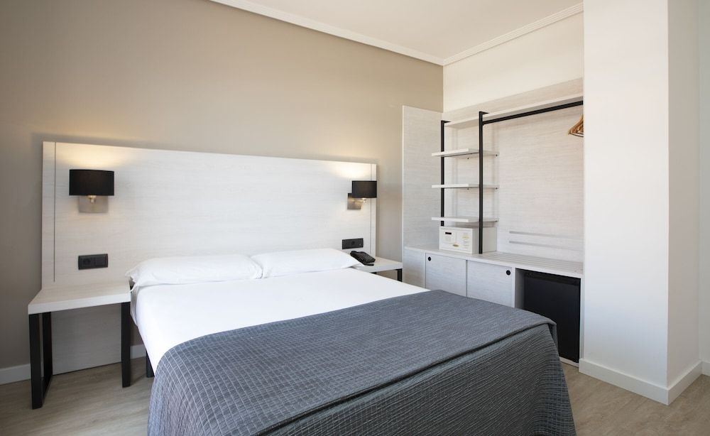 Hotel Porcel Ganivet Double or Twin Room 2